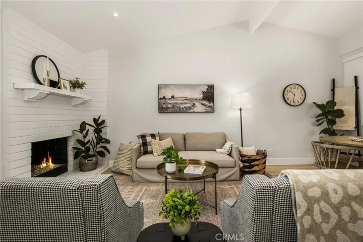 32 Acorn 15, Irvine, California 92604