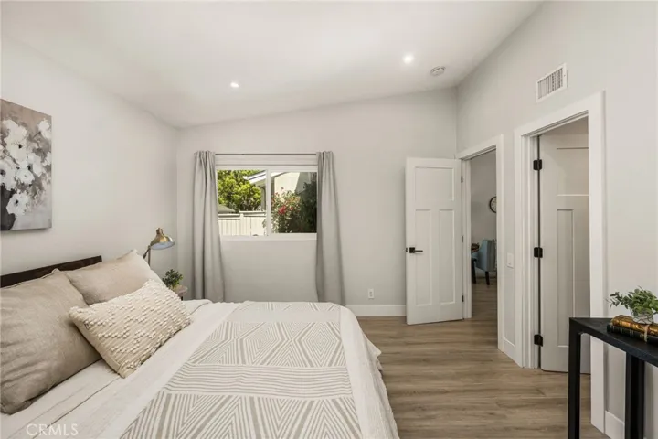 32 Acorn 15, Irvine, California 92604