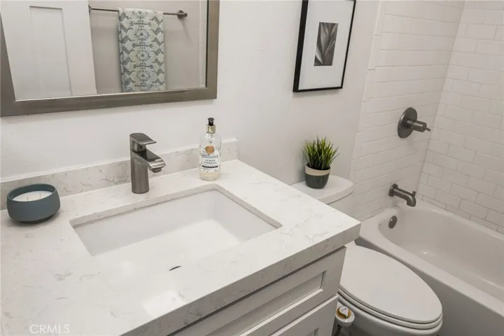 32 Acorn 15, Irvine, California 92604