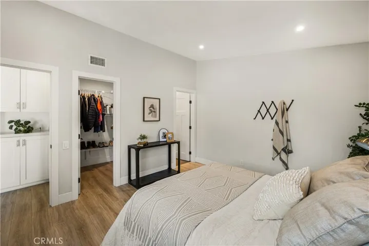 32 Acorn 15, Irvine, California 92604