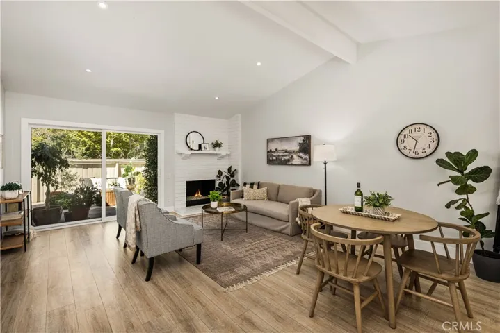 32 Acorn 15, Irvine, California 92604