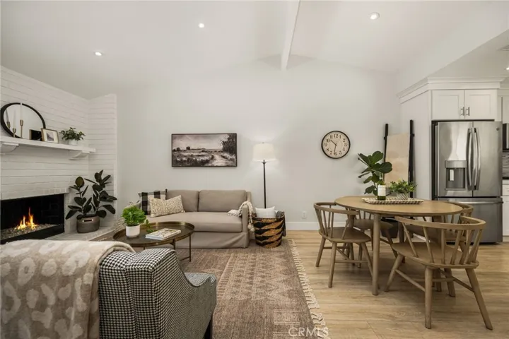 32 Acorn 15, Irvine, California 92604