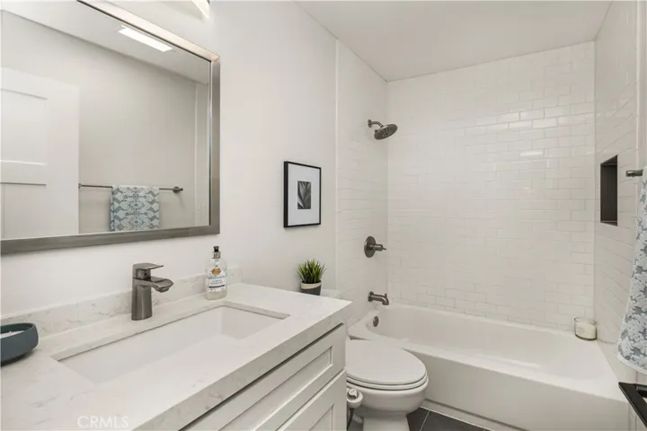 32 Acorn 15, Irvine, California 92604