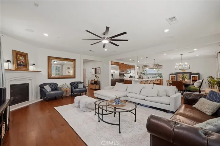 Living room/Great Room/Fireplace.