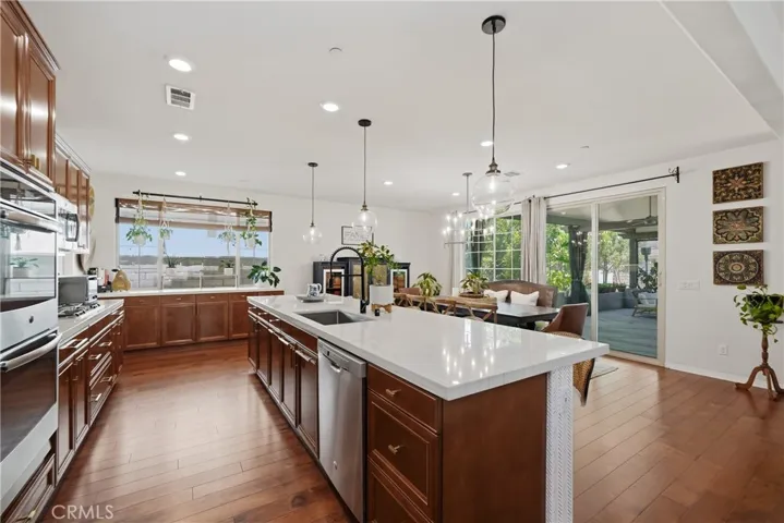 Kitchen/Island.