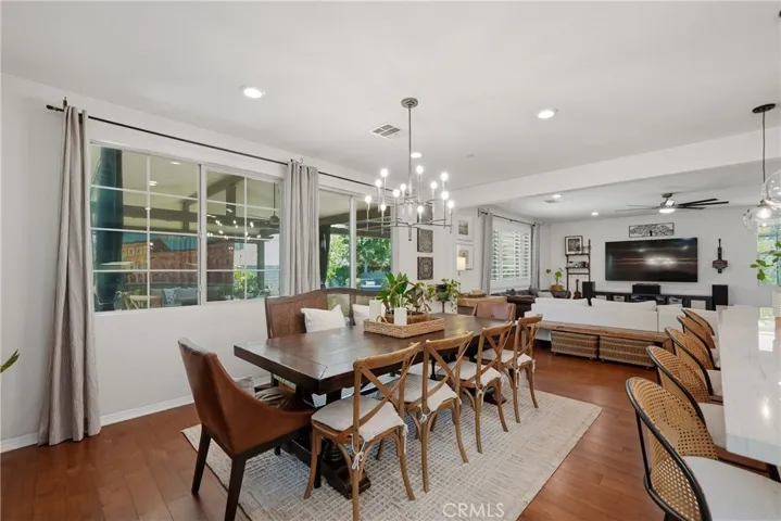 Dining room.