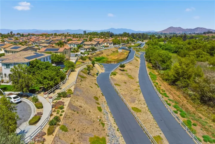 Direct access to River Walk Trails.