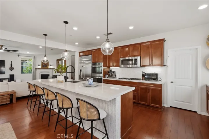 Kitchen/Huge walk in pantry.