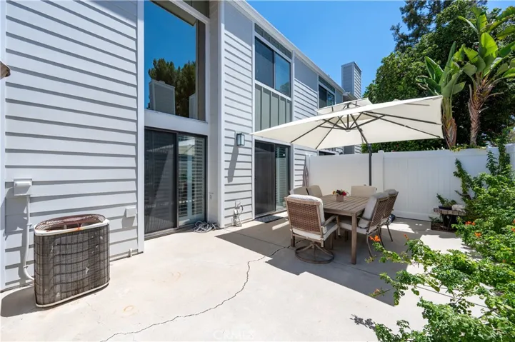 10110 Melinda Way 4, Northridge, California 91325