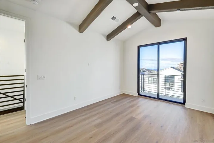 1602 San Remo Pl. 104, Encinitas, California 92024