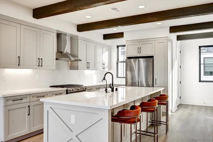 1602 San Remo Pl. 104, Encinitas, California 92024