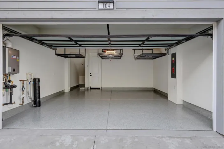 1602 San Remo Pl. 104, Encinitas, California 92024
