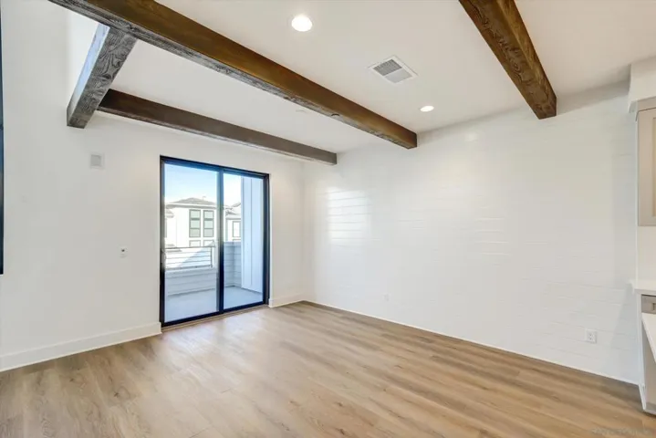 1602 San Remo Pl. 104, Encinitas, California 92024