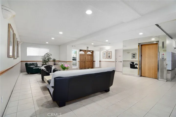 5400 Lindley Avenue 101, Encino, California 91316