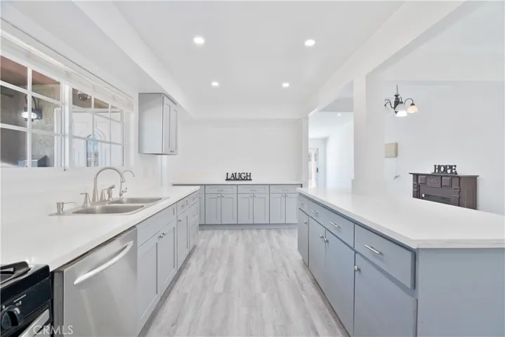 1039 W Avenue J-14, Lancaster, California 93534