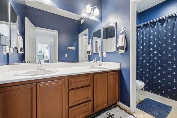 Upstairs hall bathroom