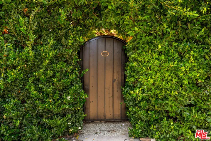 11717 Landale Street, Studio City, California 91607