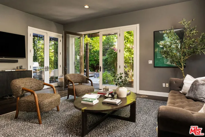 11717 Landale Street, Studio City, California 91607