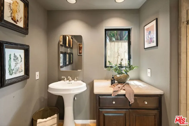 11717 Landale Street, Studio City, California 91607