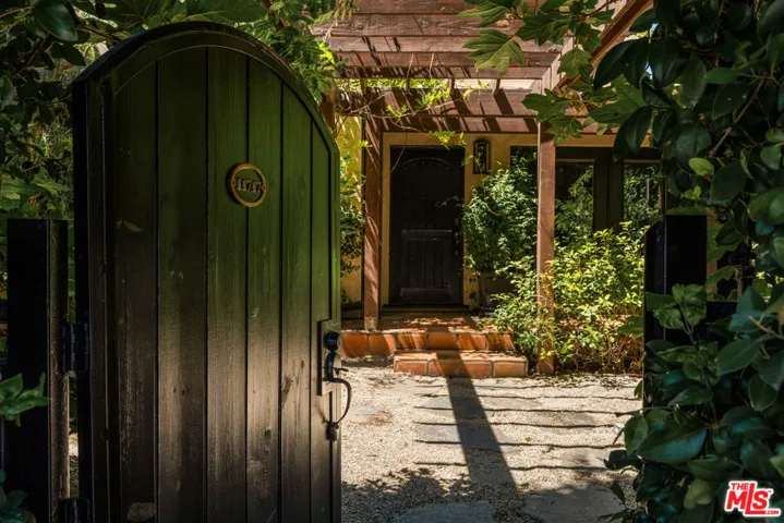11717 Landale Street, Studio City, California 91607