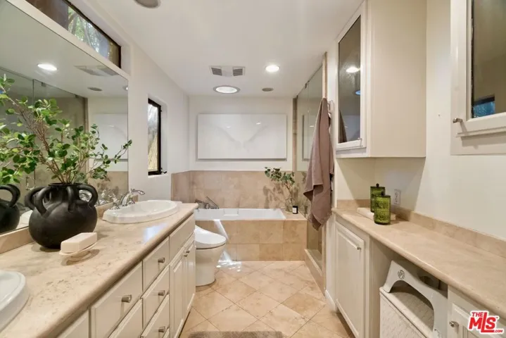 11717 Landale Street, Studio City, California 91607