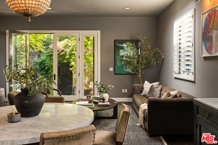 11717 Landale Street, Studio City, California 91607