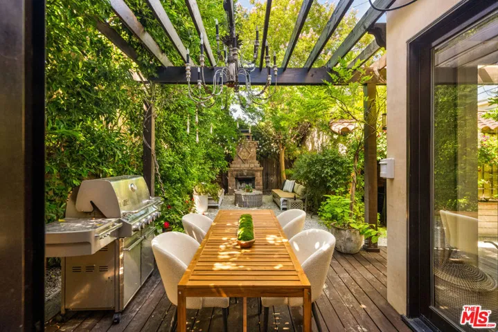 11717 Landale Street, Studio City, California 91607