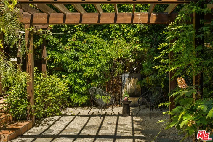 11717 Landale Street, Studio City, California 91607