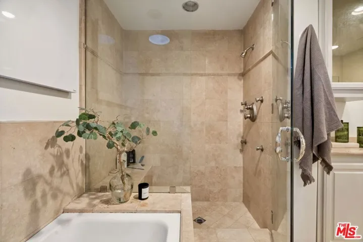 11717 Landale Street, Studio City, California 91607