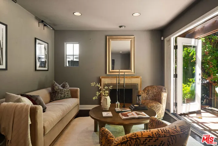 11717 Landale Street, Studio City, California 91607