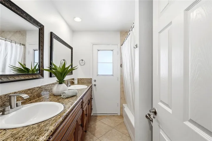 1110 E Meats Avenue, Orange, California 92865