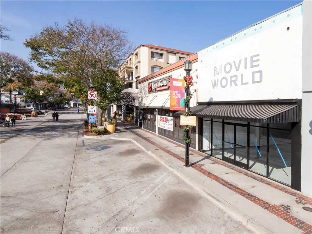 212 N San Fernando Blvd