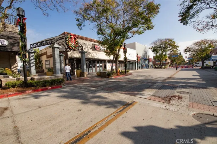 212 N San Fernando Boulevard, Burbank, California 91502