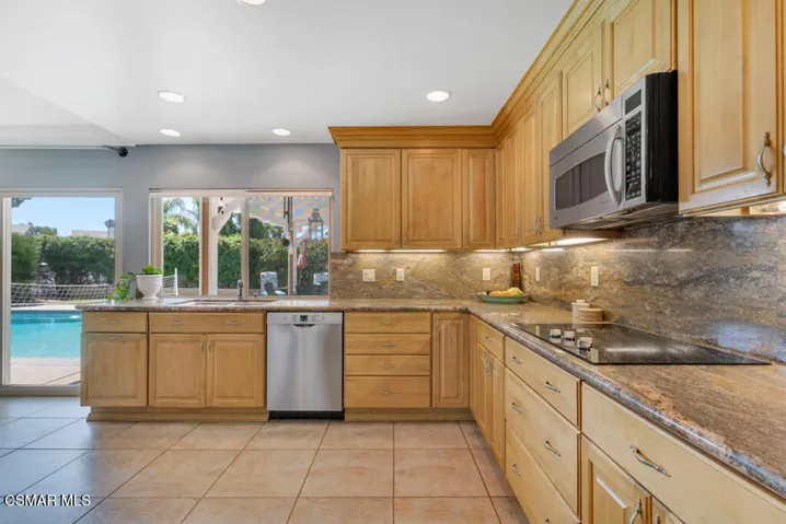 3673 Valencia Ave-HsHProd-30