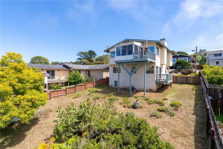 Large backyard with access from both sides of the lot.  With some adaptations there is room for car access to the backyard