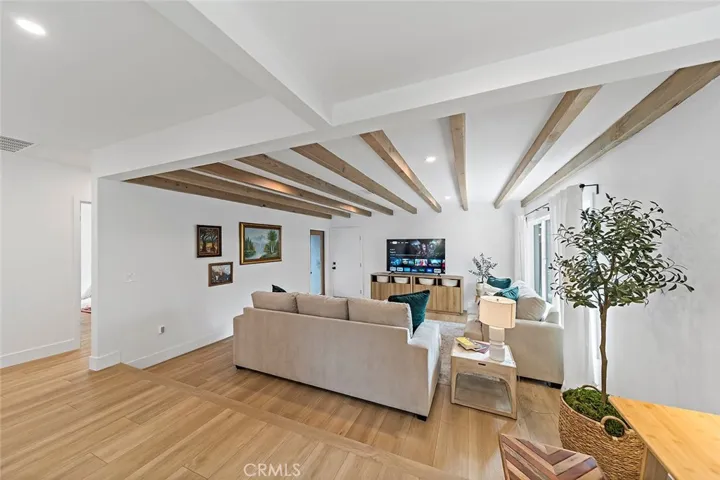 2925 W Oak, Burbank, California 91505