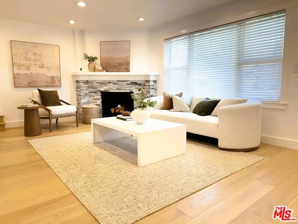 Formal Living - Entry