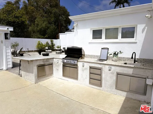 BBQ - side view