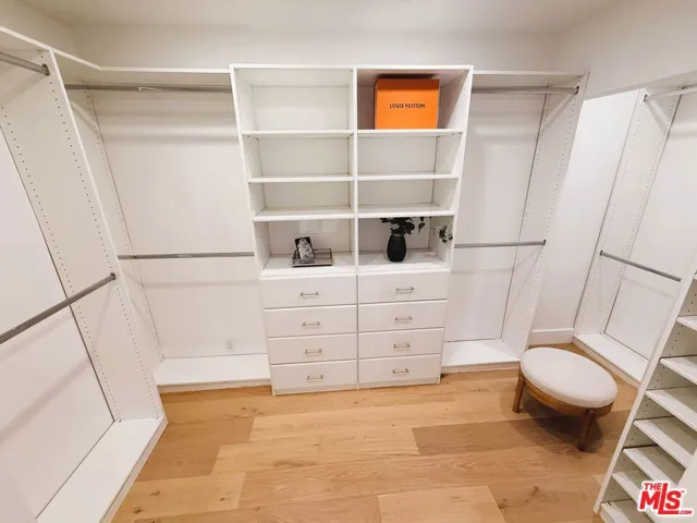 Main Suite - walk in closet