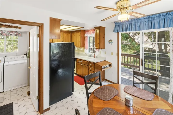 Access from Kitchen to rear Deck