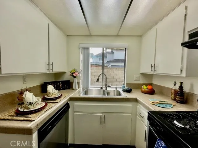 17181 Elm Street 4, Huntington Beach, California 92647