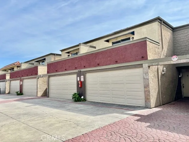 17181 Elm Street 4, Huntington Beach, California 92647