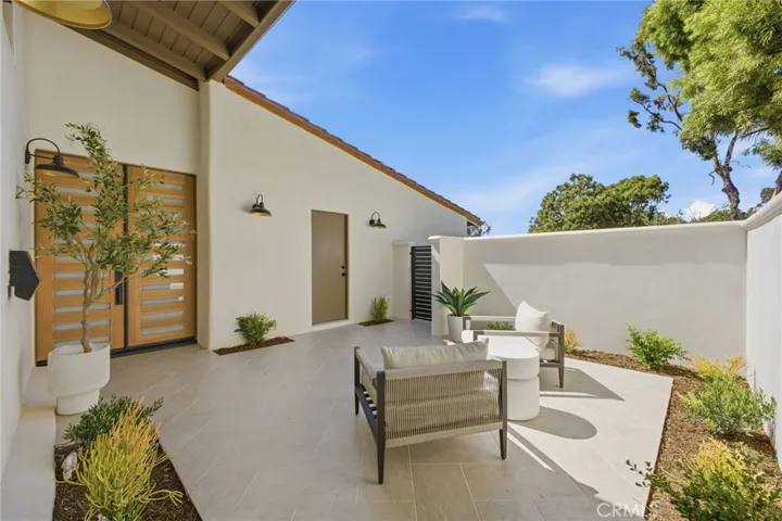 539 Vista Flora, Newport Beach, California 92660
