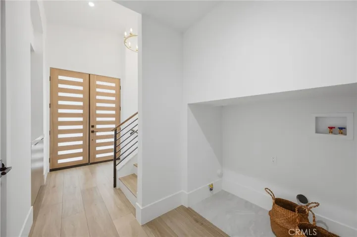 539 Vista Flora, Newport Beach, California 92660