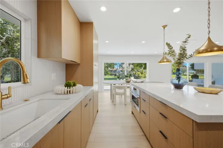 539 Vista Flora, Newport Beach, California 92660