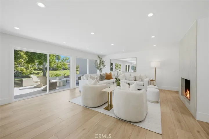 539 Vista Flora, Newport Beach, California 92660