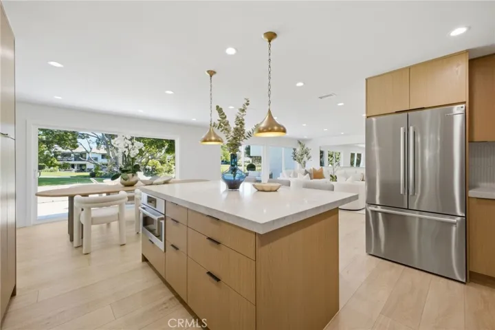539 Vista Flora, Newport Beach, California 92660