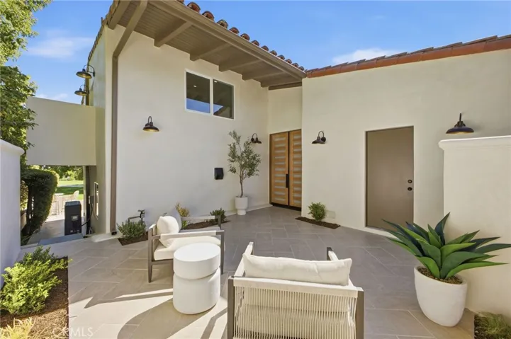 539 Vista Flora, Newport Beach, California 92660