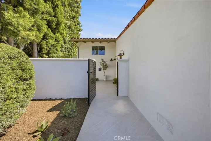 539 Vista Flora, Newport Beach, California 92660