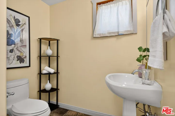 2411 4th Street 2, Santa Monica, California 90405